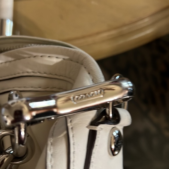 Gorgeous!! Off white summer winter all leather coach tote great size 13x 14” - Picture 8 of 13